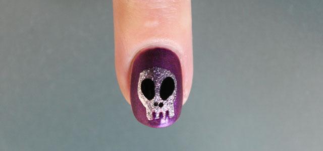 decora tus uñas de halloween calavera