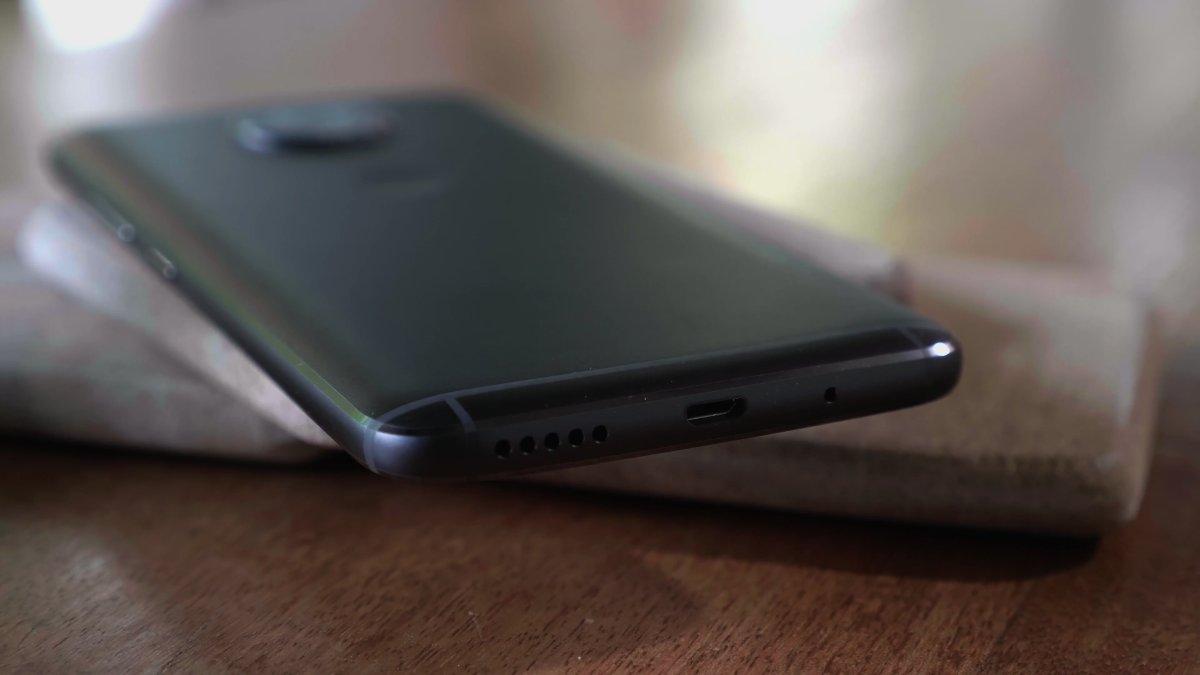 Motorola Moto G5s Plus altavoz