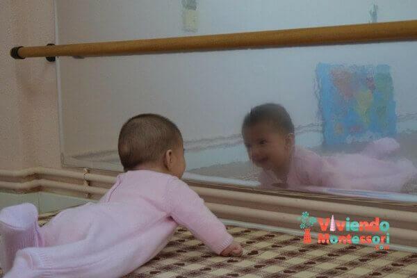 Actividades Montessori frente al espejo
