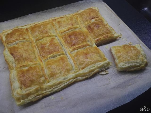 Empanada de queso cheddar y jamón york.