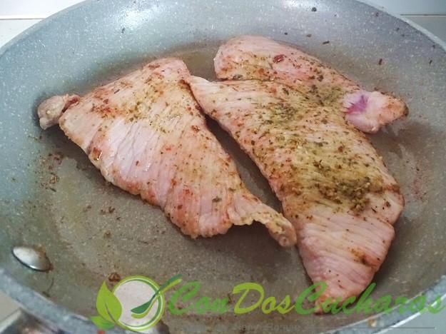 Secreto ibérico con salsa a la pimienta verde