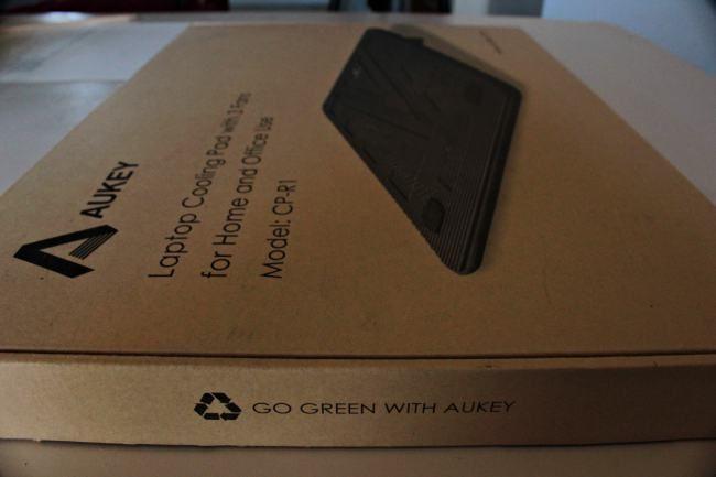 base AUKEY para portatil en caja