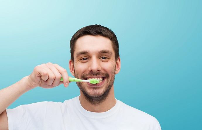 clinica-dental-aviles-centro-dental-innova-caries-dentales-cepillarse-dientes
