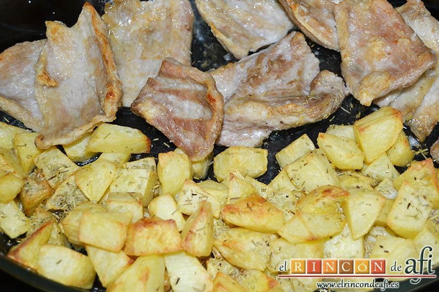 Secreto ibérico con salsa de vino y frutos rojos, sacar del horno