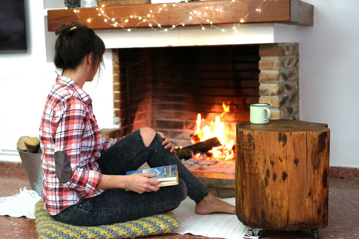 Cómo hacer una mesita con un tronco diy, visto en "I am a Mess Blog"