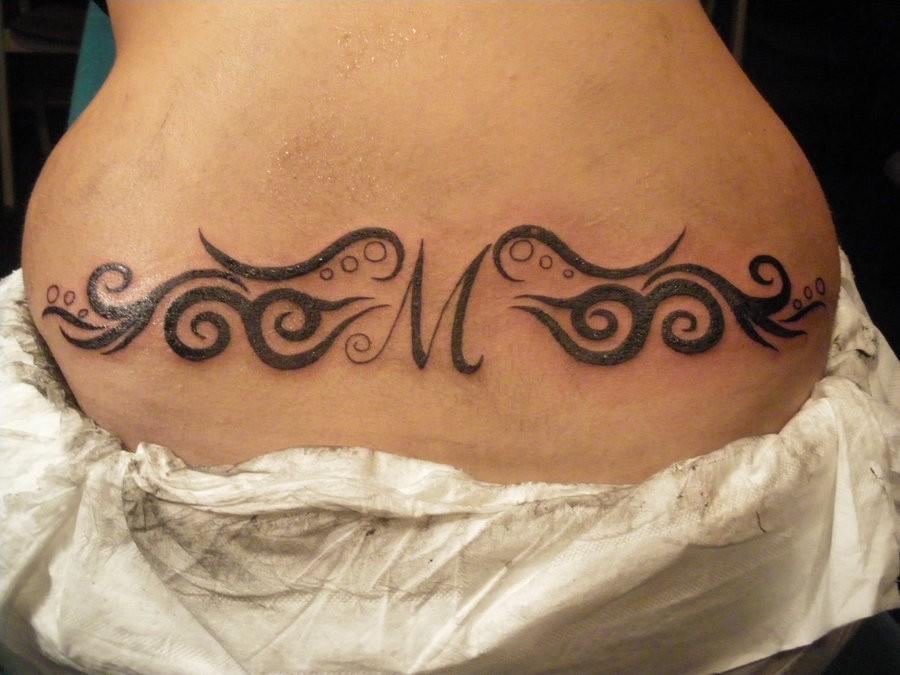 Tatuajes, Tatuadores y amantes de los tatuajes Tatuajes en espalda baja Partes cuerpo