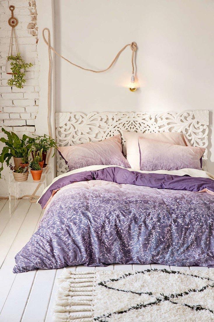 Color del año Pantone ultravioleta - dormitorio de Urban Outfitters