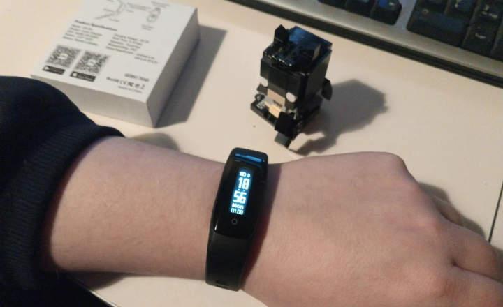 MPOW D6 Smart fitness tracker pulsera de actividad deportiva con podometro pasos distancias recorridas calorias y ritmo cardiaco el mejor smart wristband por menos de 10 euros especificaciones precio y opinión en español