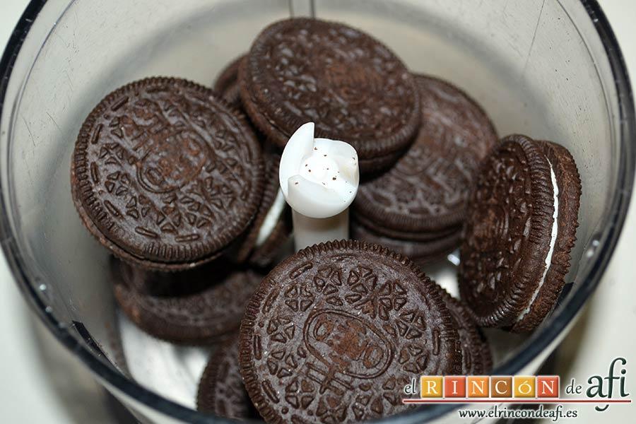 Mus de galletas Oreo, las ponemos en un vaso triturador
