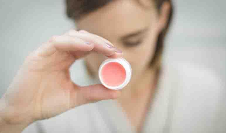 Cómo aumentar el volumen de los labios de forma natural - Trucos de belleza caseros