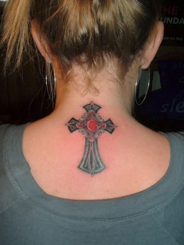 Tatuajes, Tatuadores y amantes de los tatuajes Tatuajes con gemas Armas y objetos