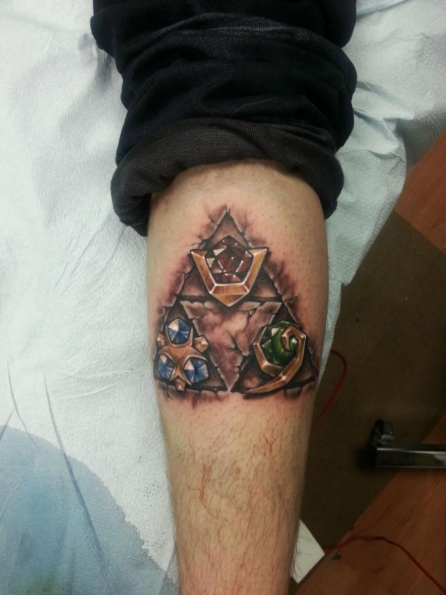 Tatuajes, Tatuadores y amantes de los tatuajes Tatuajes con gemas Armas y objetos