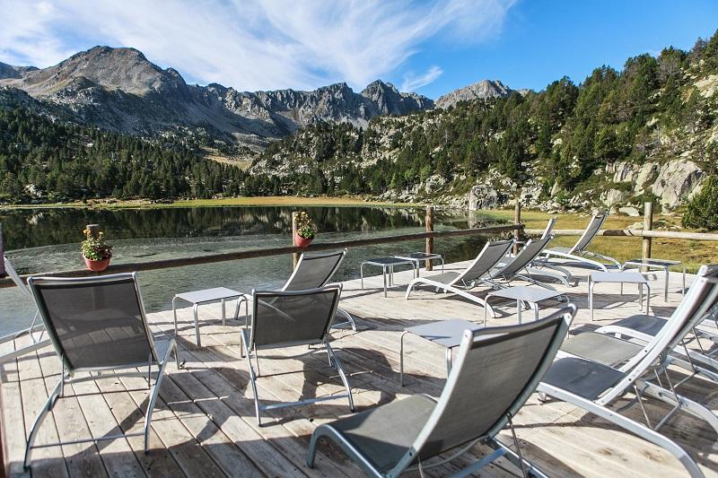 Cada vez que Francesc Robert Ribes visita Andorra, fija su mirada en el Gran Hotel que culmina la salida a Andorra la Vella
