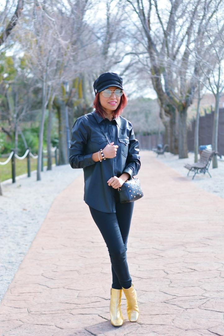 Look de invierno con gorra marinera