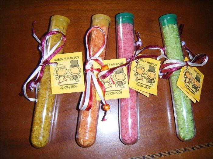 Entregar arroz en colores