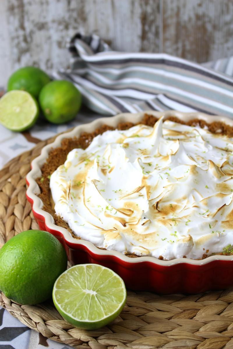 Tarta de lima y merengue sin lactosa. Key lime pie