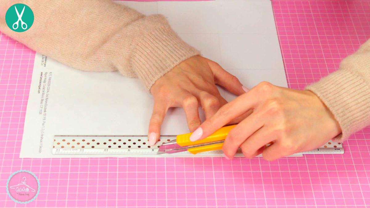 forrado usando cinta doble cara y papel decorado