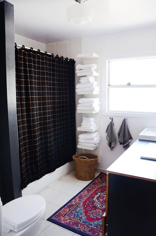 Cuarto de baño cálido y acogedor