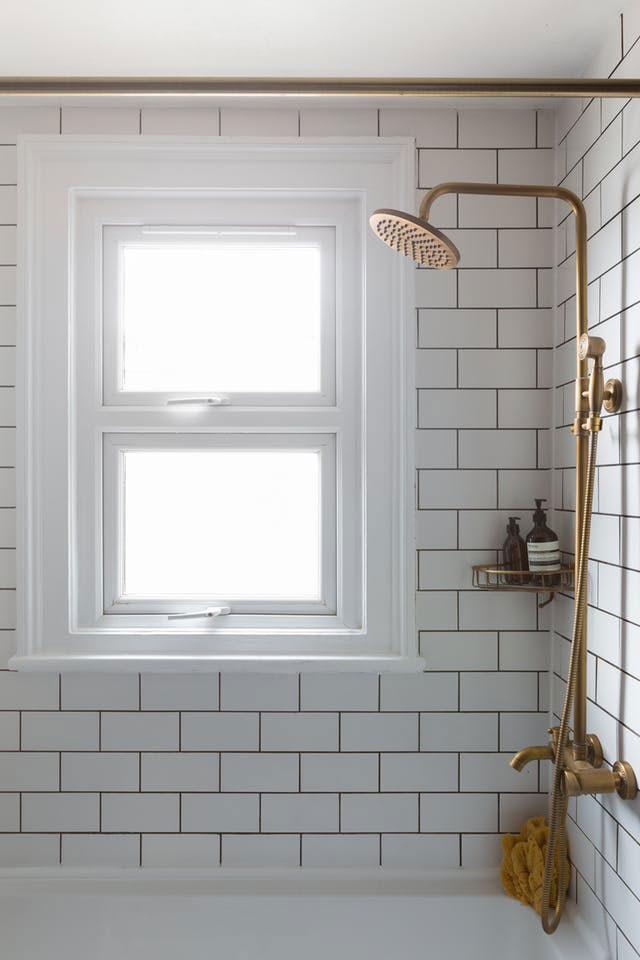 Cuarto de baño cálido y acogedor