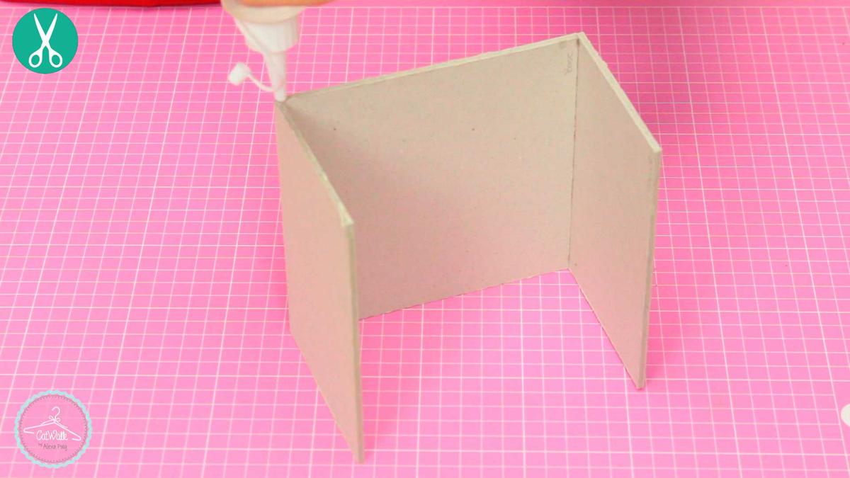 Pegado de cartón piedra, Caja para botellas