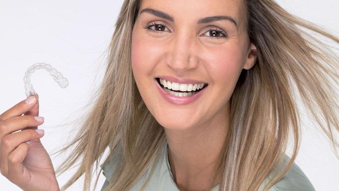 centro-dental-innova-clinica-dental-aviles-dientes-separados-diastema-soluciones