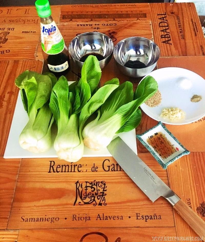 pack choi con ajo crujiente y salsa de ostras