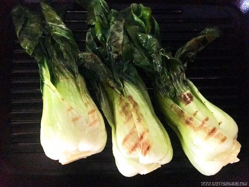 pack choi con ajo crujiente y salsa de ostras