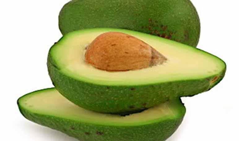 Cómo nutrir los labios con aguacate - Trucos de belleza caseros