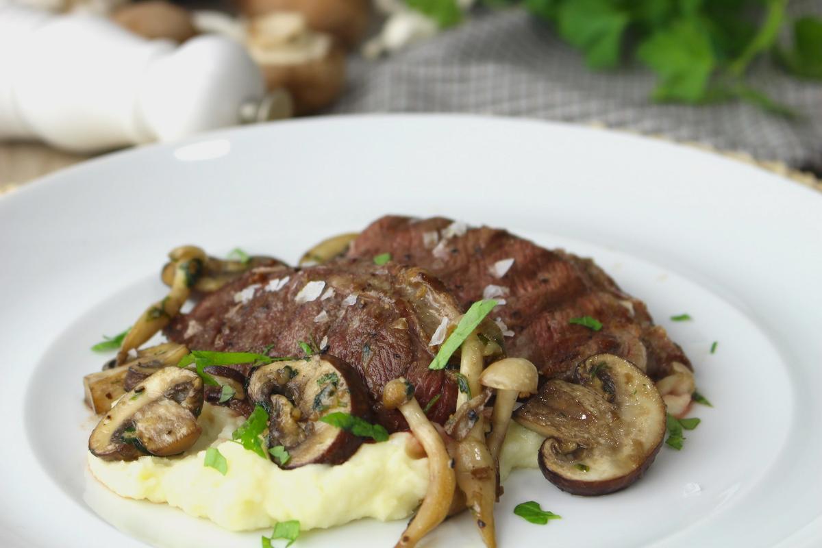Presa ibérica con parmentier de patatas y setas