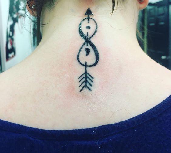 Tatuajes, Tatuadores y amantes de los tatuajes Tatuajes de infinitos con flechas Armas y objetos 