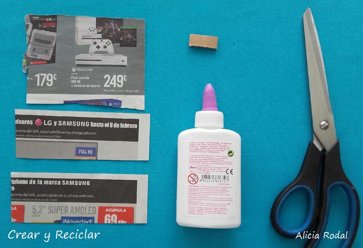 Televisor o televisión con mando o control remoto para muñecas con reciclaje DIY