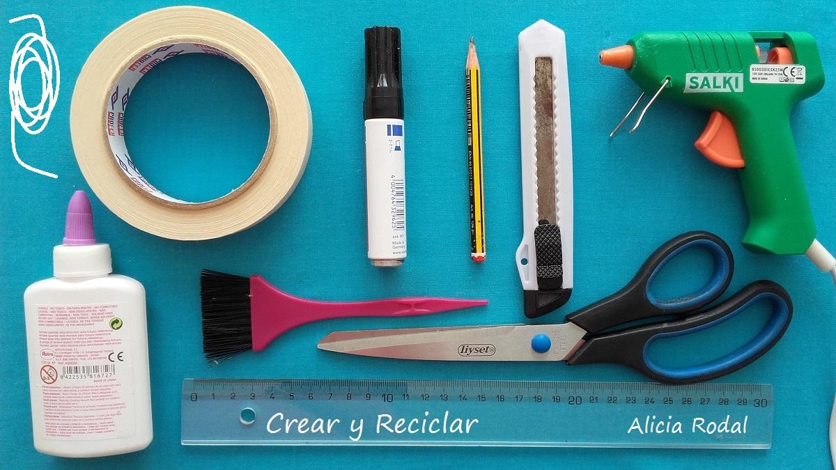 Televisor o televisión con mando o control remoto para muñecas con reciclaje DIY