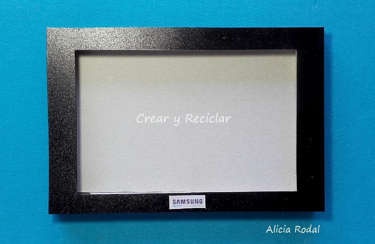 Televisor o televisión con mando o control remoto para muñecas con reciclaje DIY