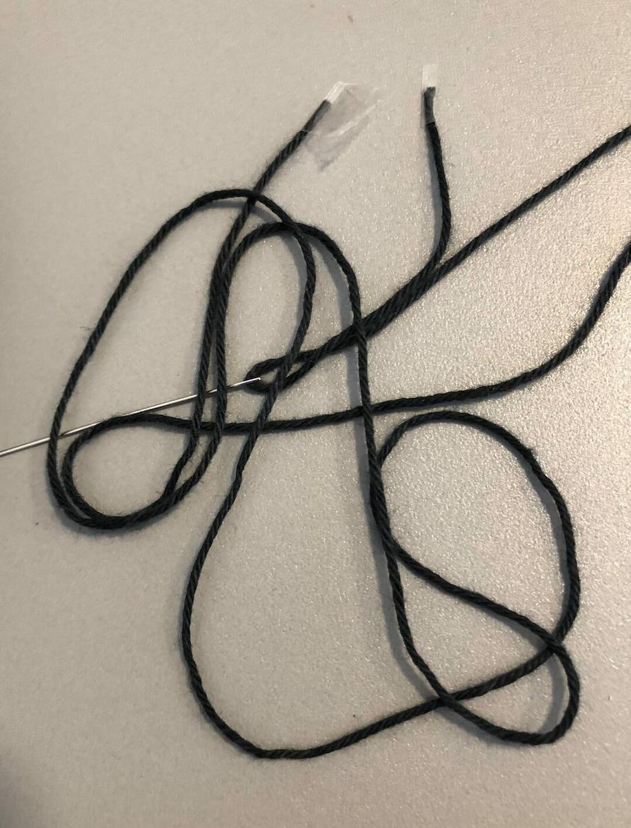 collar con bolas de fieltro