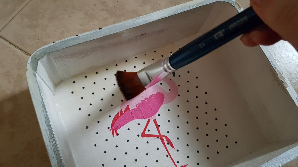 decorar madera con servilletas - decoupage aplicamos barniz mate incoloro