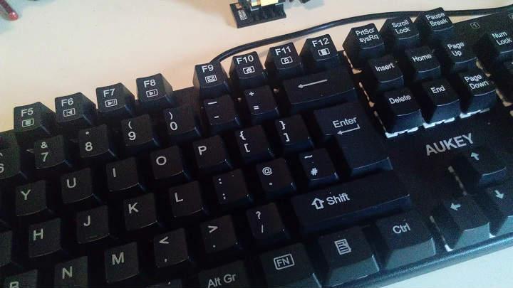 AUKEY KM-G8 en análisis, el teclado mecánico (Otemu Blue) más barato de 2018 con antighosting teclado para gaming similar a Cherry Blue especificaciones precio y opinión