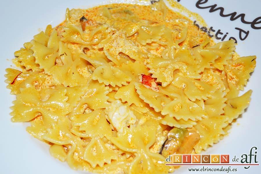 Farfalles con gambones y mejillones, sugerencia de presentación