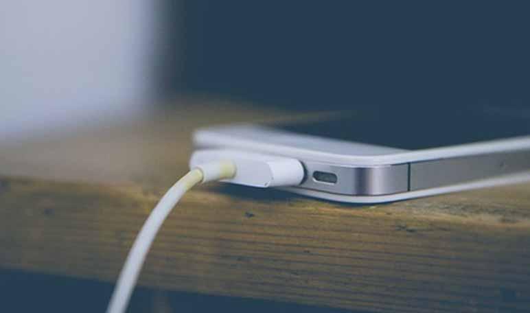 5 consejos para cuidar el cargador del móvil del modo correcto