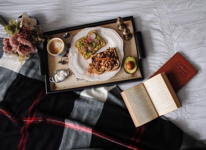 bandeja aguacate huevo