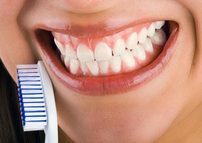 centro-dental-innova-clinica-dental-aviles-mejor-cepillo-de-dientes-encias-sensibles