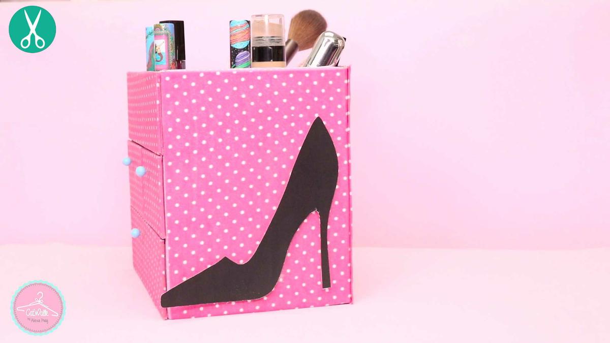 Organizador de maquillaje con temática de moda