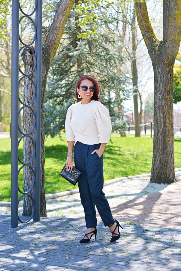 Blusa con mangas abullonadas