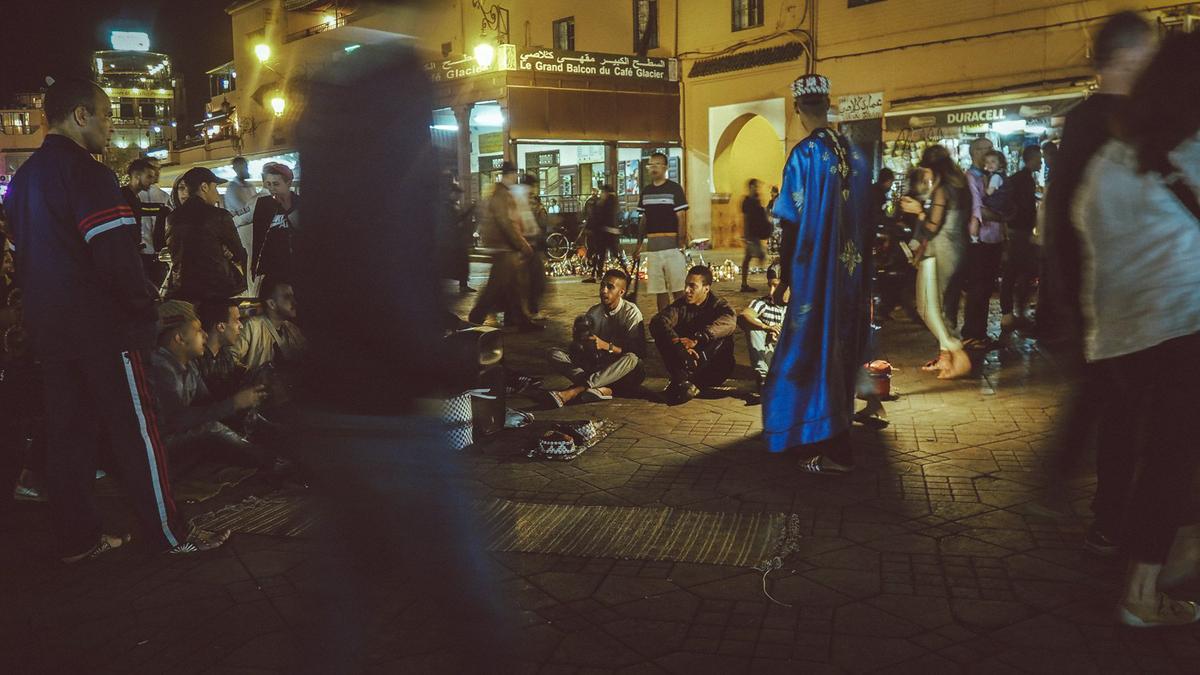 La Plaza Jemaa el Fna de noche (Marruecos)