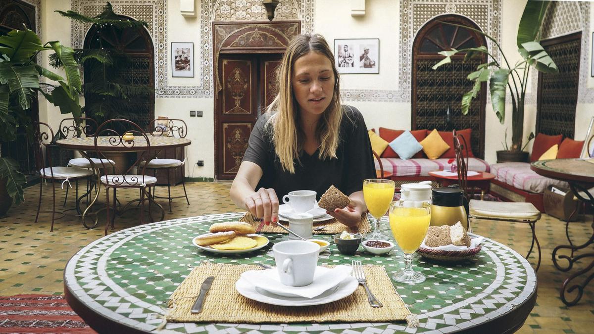 Marta Simonet desayuna en un riad de Marrakech (Marruecos)