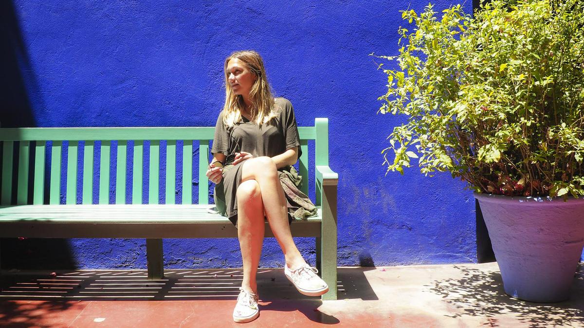 Marta Simonet en los jardines Majorelle de Yves Saint Laurent en Marrakech