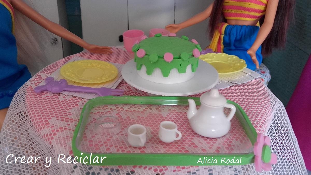 Mesa de comedor para muñecas con reciclaje DIY Crear y Reciclar