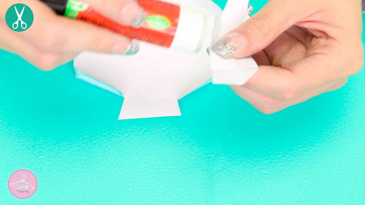 pegado y armado de bisagra para caja decorativa de sirena