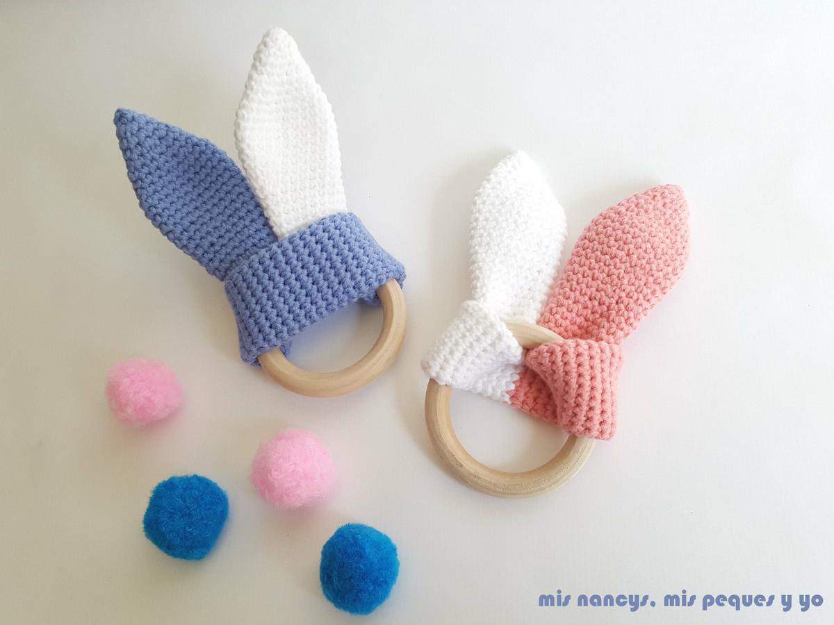 mis nancys, mis peques y yo, mordedores conejito de crochet, con aros de madera natural