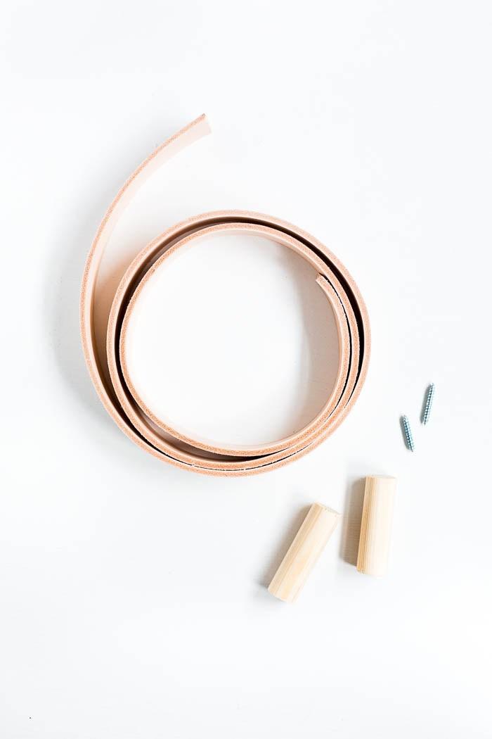 diy-tutorial-colgadores-estilo-nordico-madera-cuero-necesitas