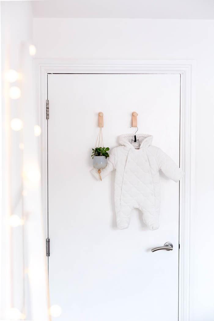 diy-tutorial-colgadores-estilo-nordico-madera-cuero-resultado-final